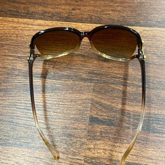 Women's Brown Plastic Tint Lenses Floral And Gold Trim Oversized Sunglasses - Picture 7 of 7